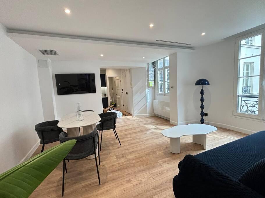 Renovated Near Tuileries And Concorde Parijs