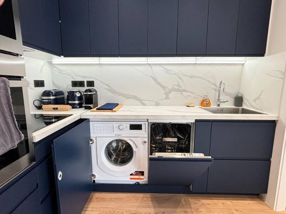 Renovated Near Tuileries And Concorde